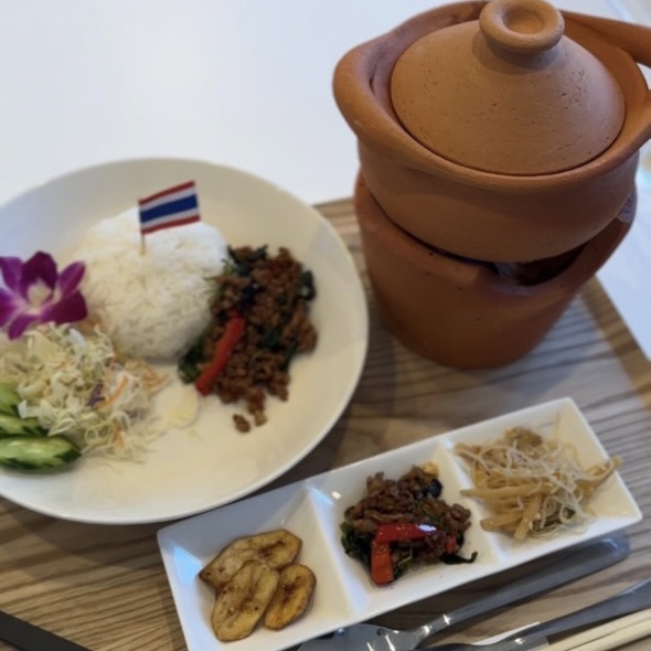 Thai kitchen & bar 555